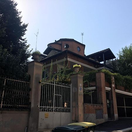 Appartamentino Autonomo Zona Gran Madre Di Dio Turin Bagian luar foto